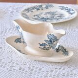 Large gravy boat on 19th century iron earth tray