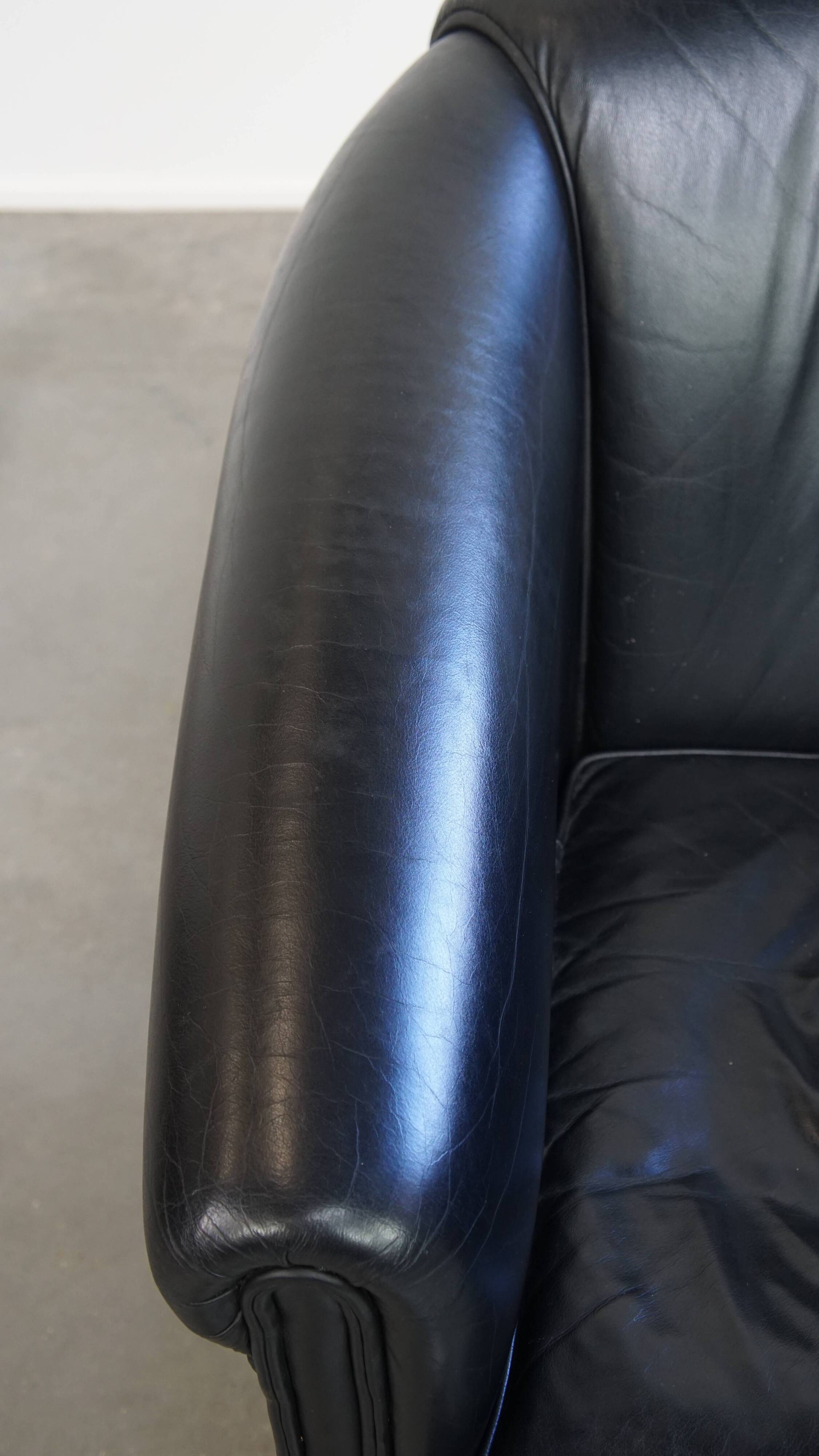 Black Cowhide Leather English-Style Club Chair