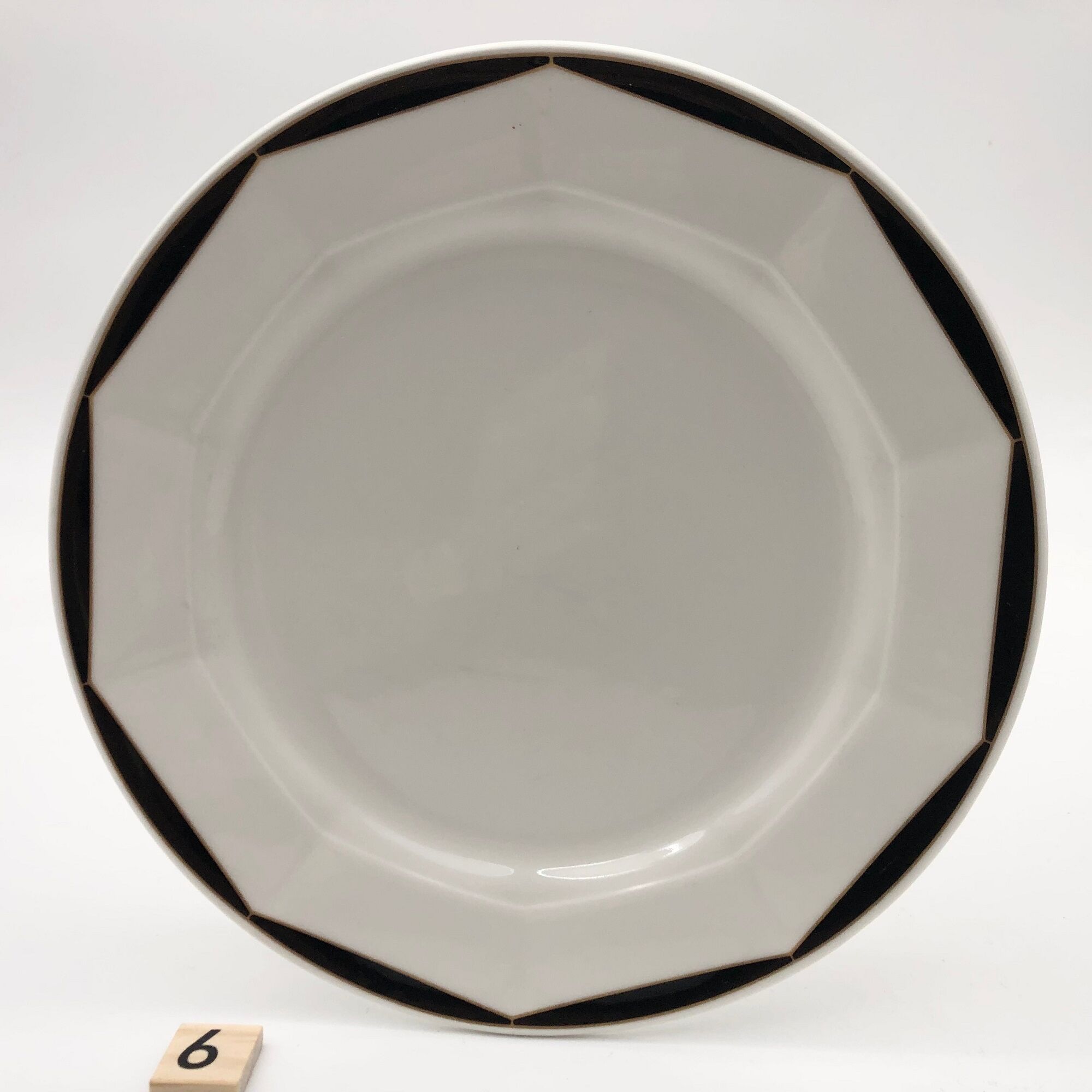 6 Dessert Plates Stamped "Villeroy & Boch", Varia - Black