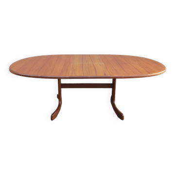 Extendable table, designed by V. Wilkins, G-Plan, Great Britain, 1960s.