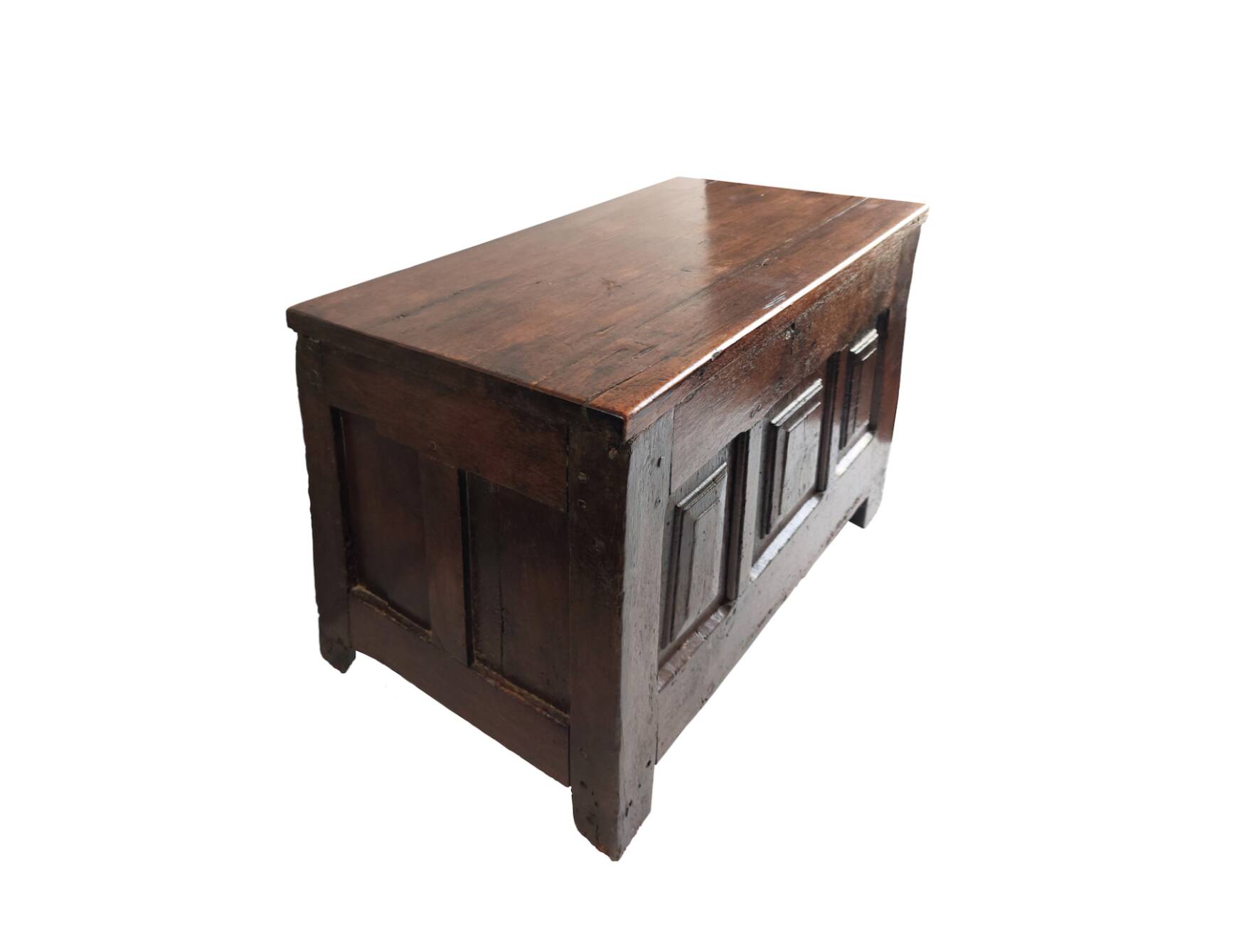 Solid oak chest from the early 17th century