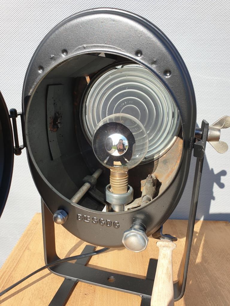 Black Cremer projector with wooden handle and pursuit