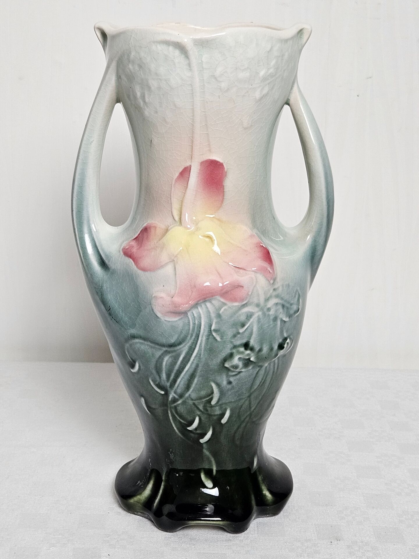 Vase barbotine iris Art nouveau