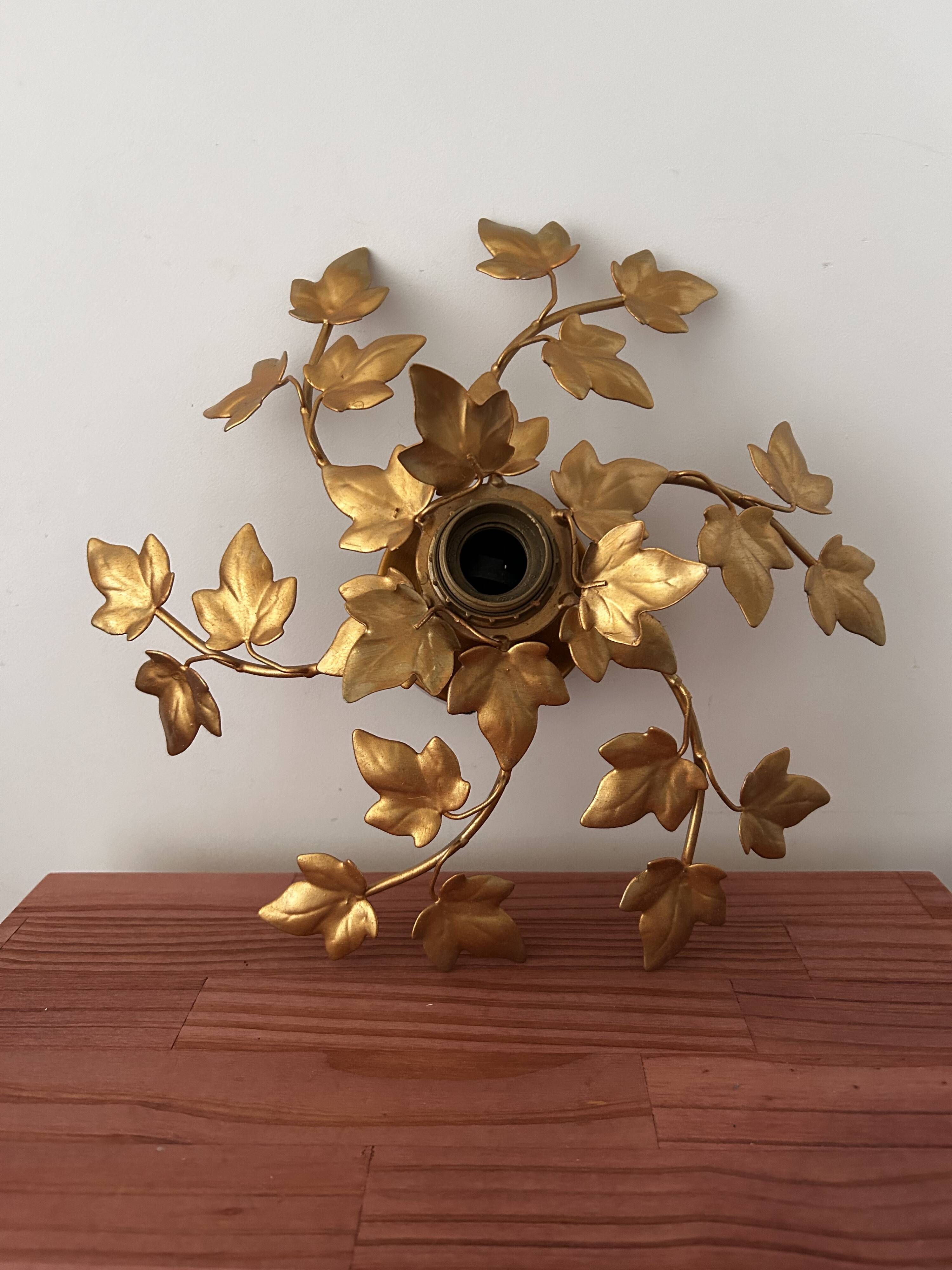 Wall light flower leaves in gold metal