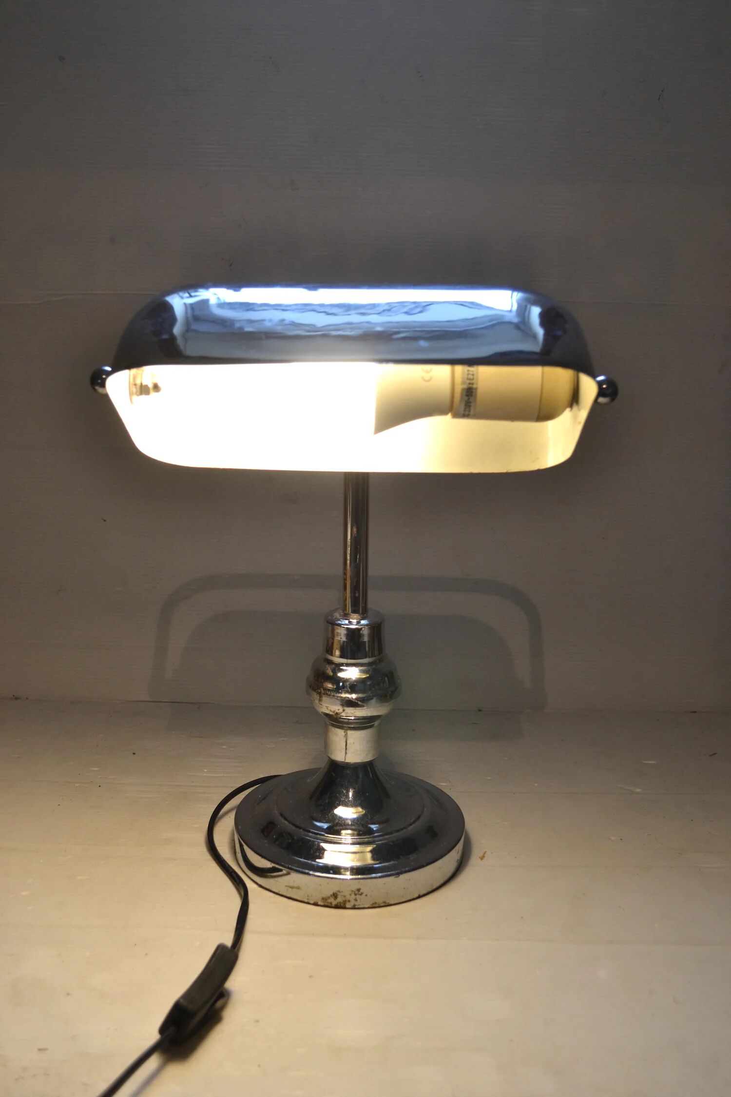 Banker's lamp