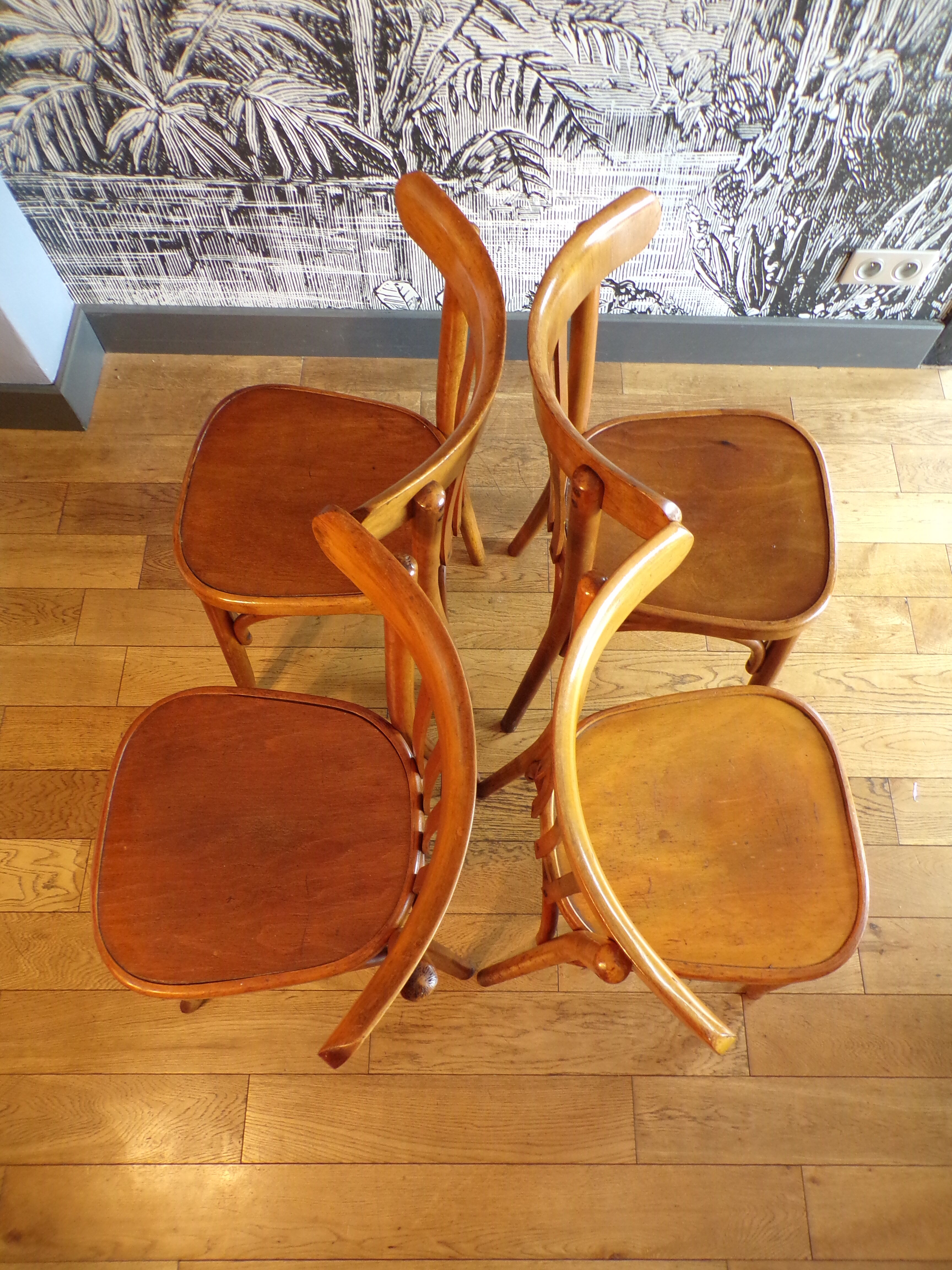Suite 4 bistro chairs in curved wood