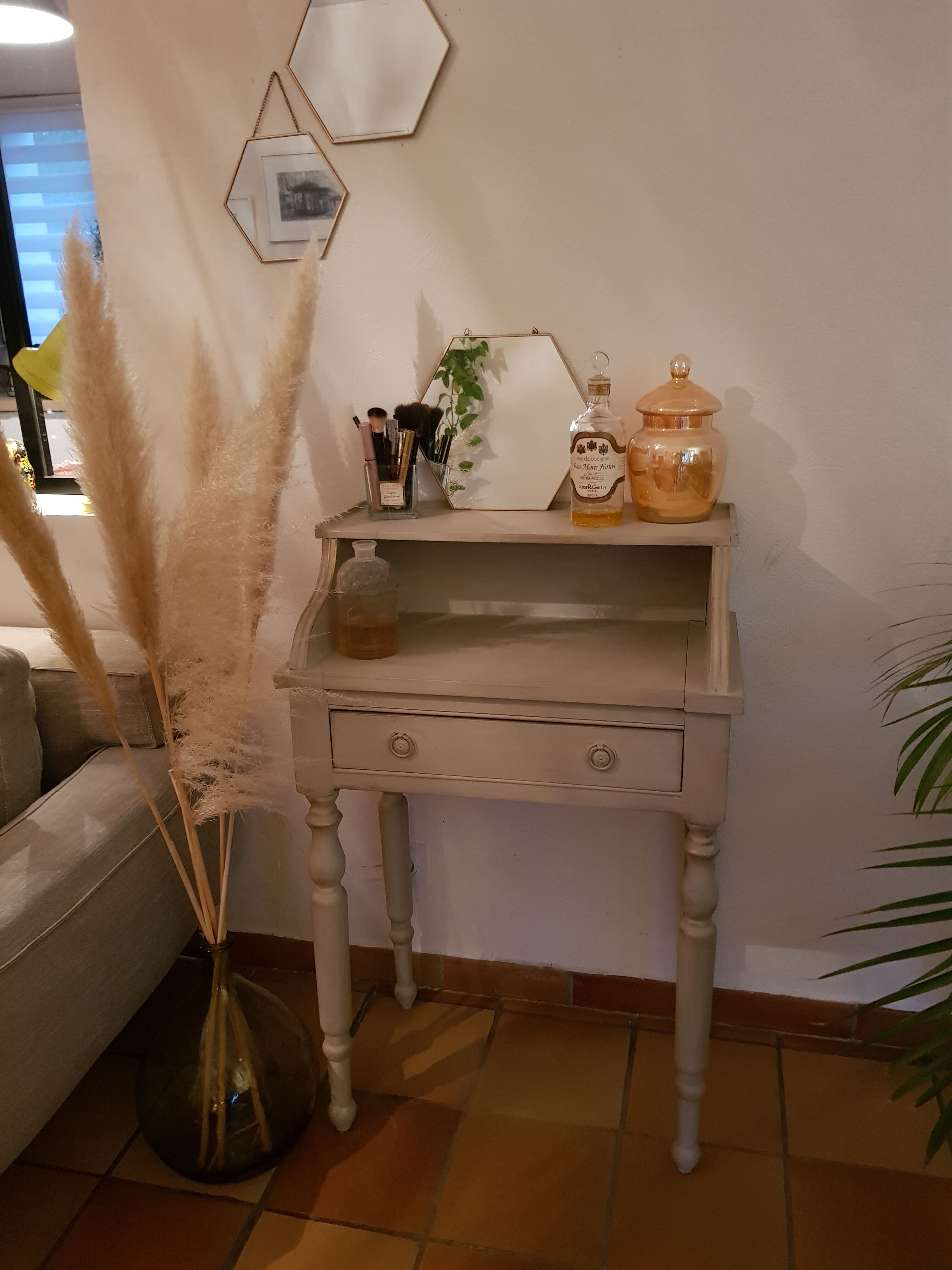 Coiffeuse ancienne relookee