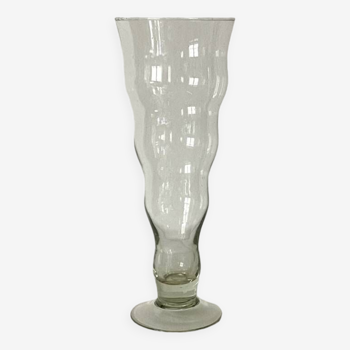 Vase en verre à volutes