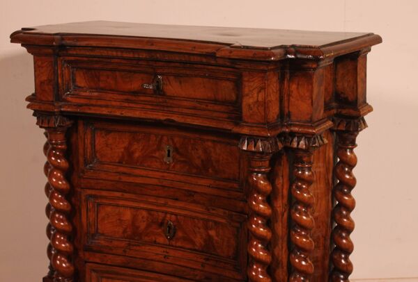 Oratoire renaissance Italienne en noyer et ronce de noyer, XVIIème siècle