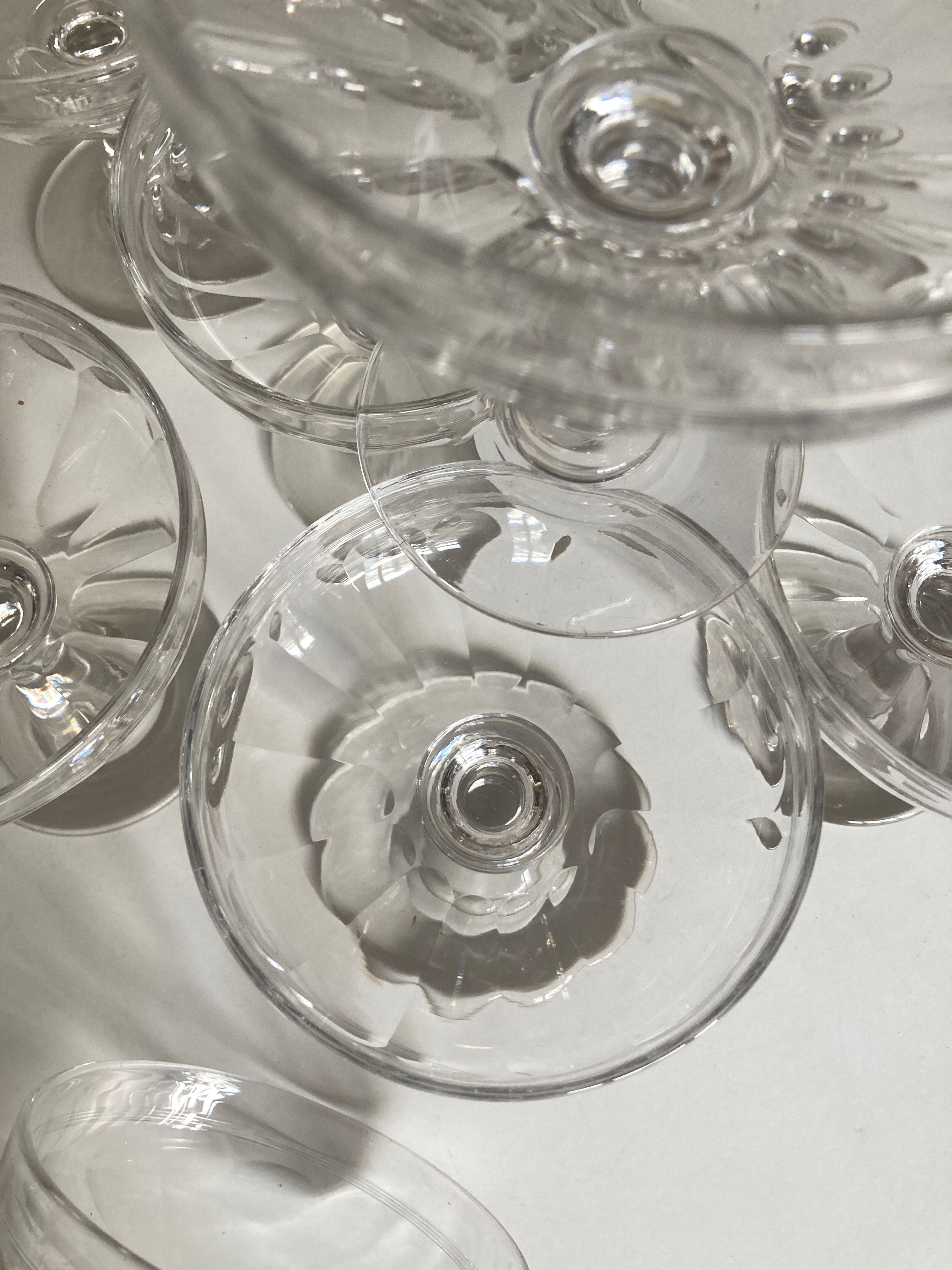 Set of 10 glasses of champagne 1870 in crystal ringing with flat ribs