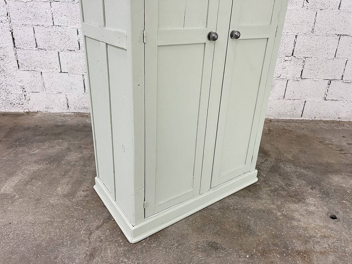 Armoire parisienne en pin années 1950