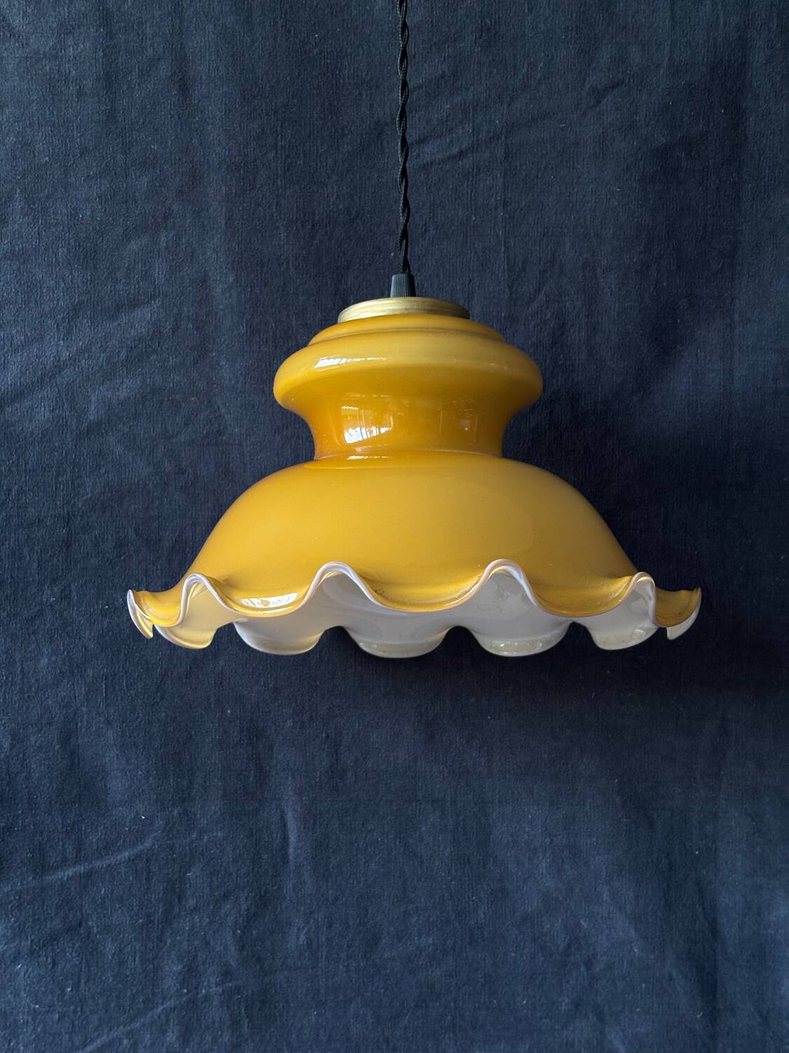 Suspension en opaline art déco