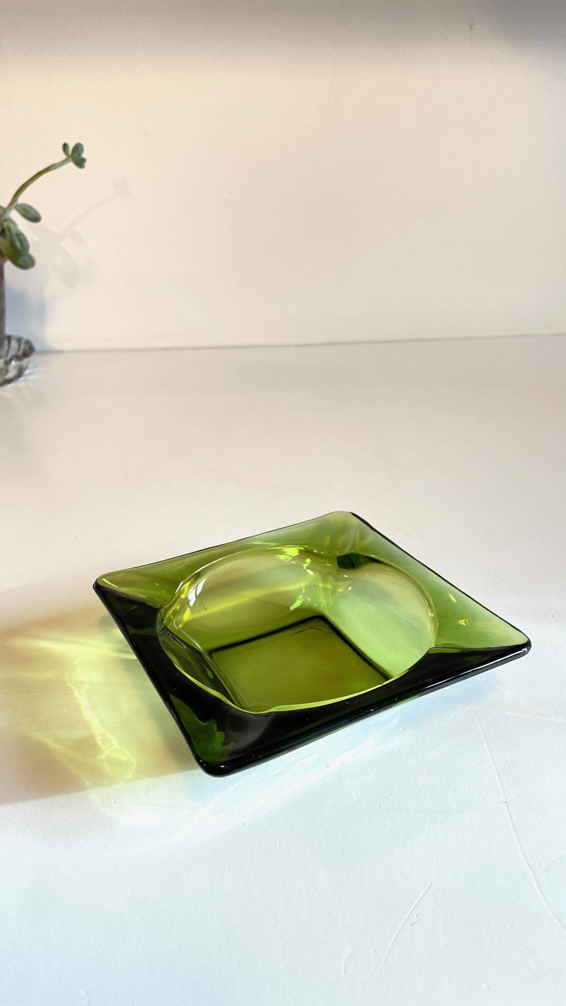 Cendrier, vide-poche en verre vintage