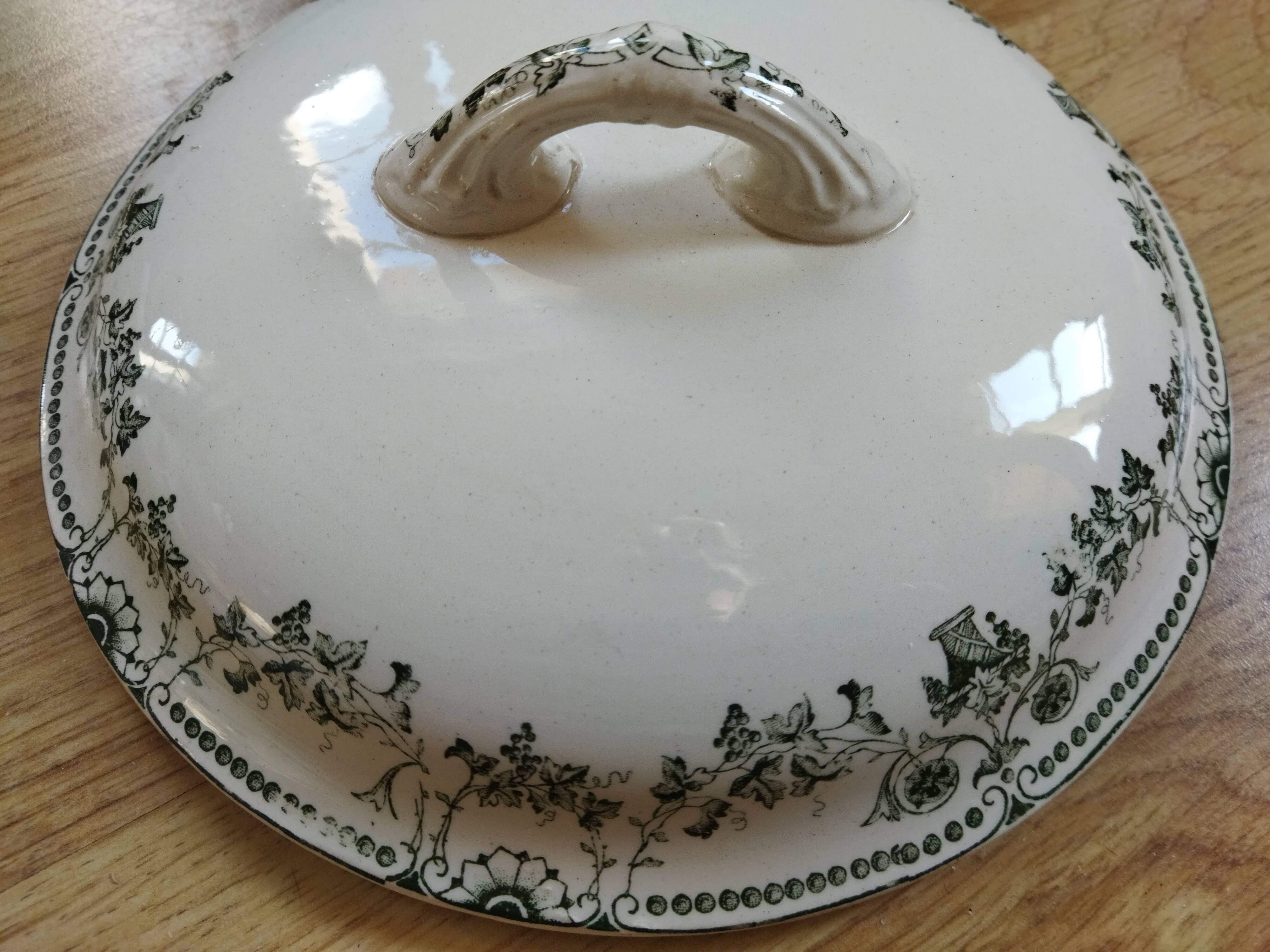 Badonviller "Champagne" iron clay vegetable dish