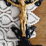 Bénitier crusifix en fonte noir et doré