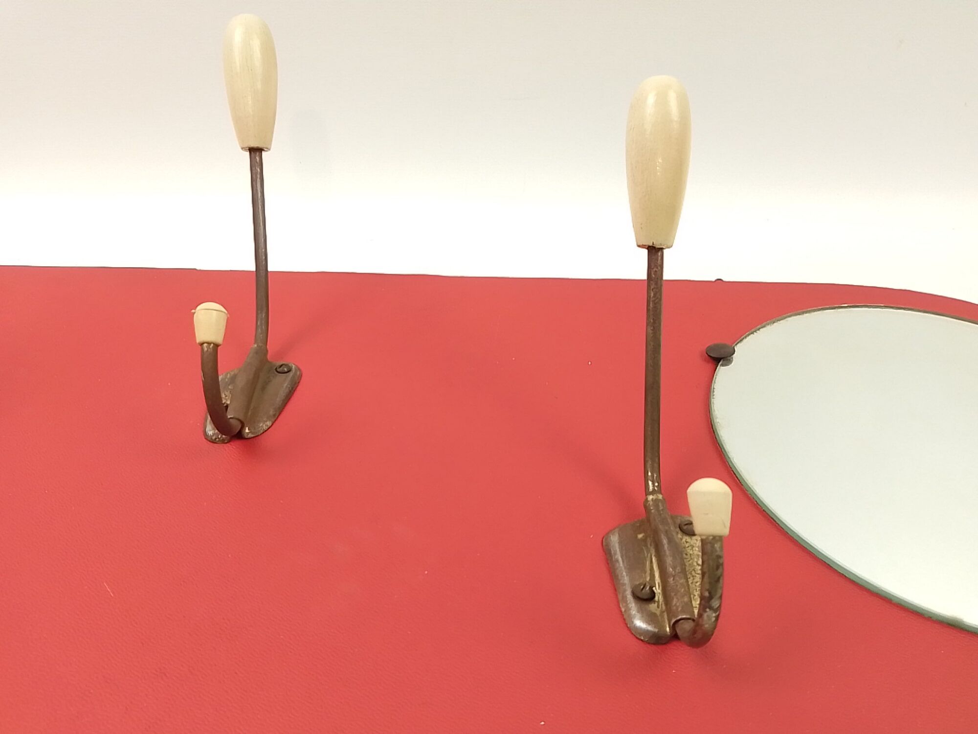 Vintage coat rack 4 hooks and 1 mirror