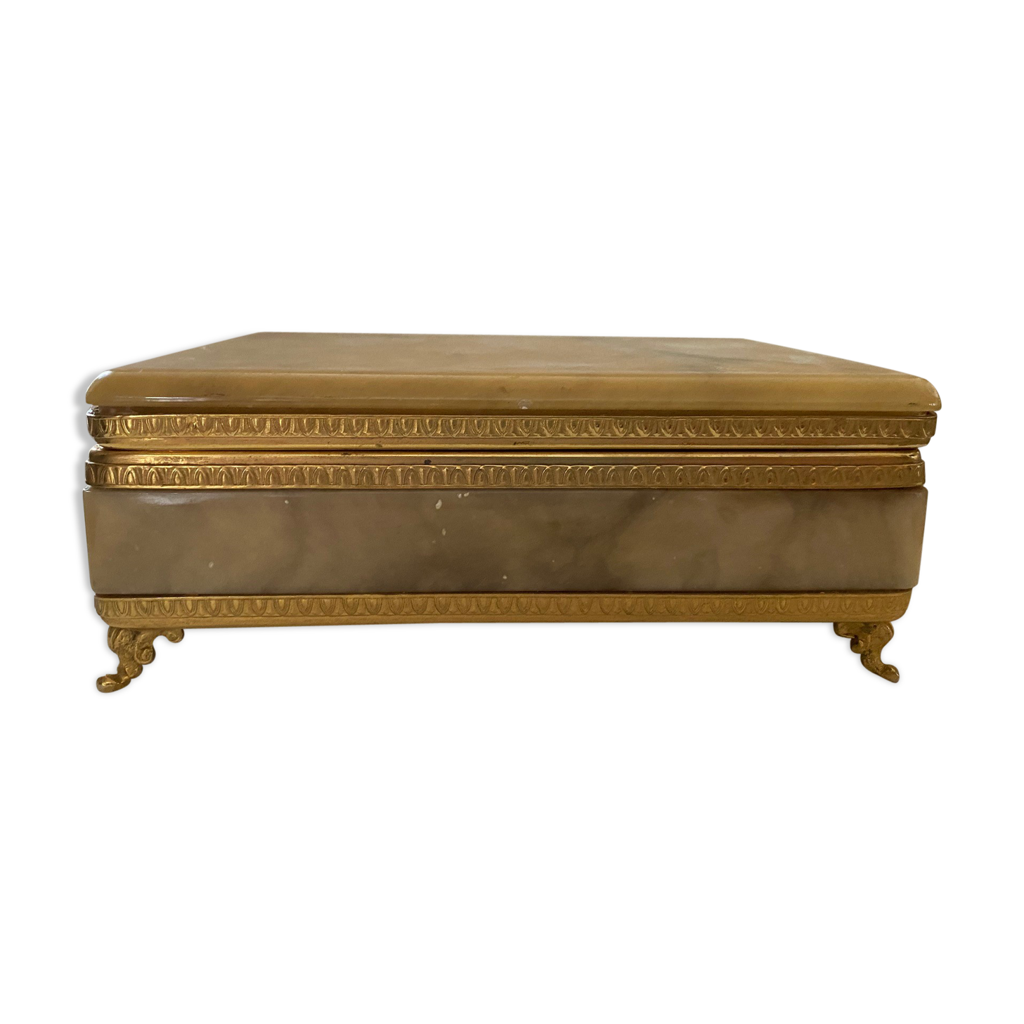 Jewelry box in natural albatre