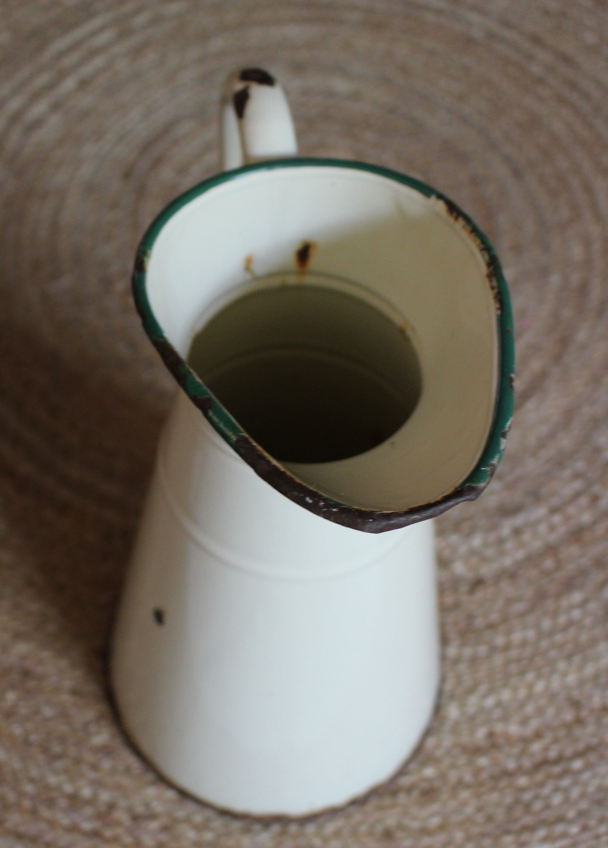 Large pitcher Enamelled sheet metal