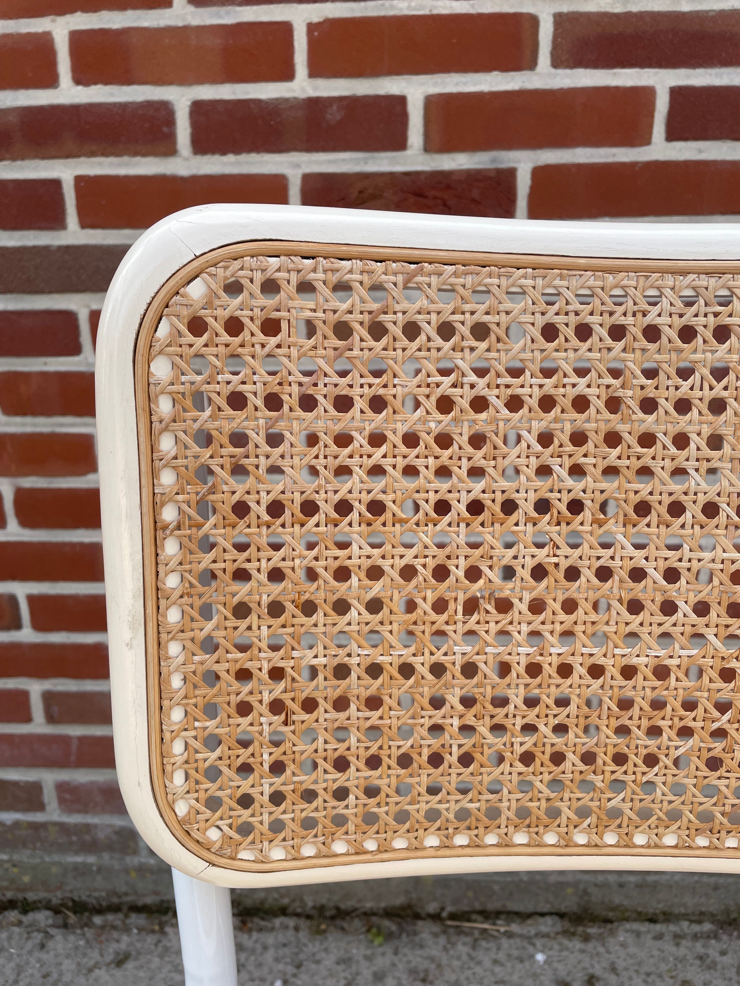 Set of 4 Cesca b32 model chairs in white