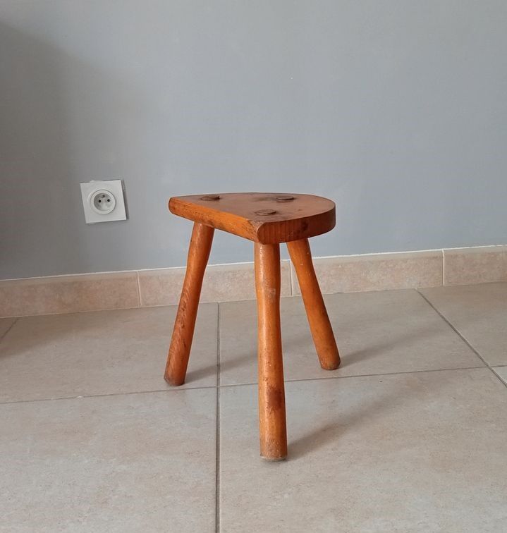 Tripod stool in solid wood years 40/50