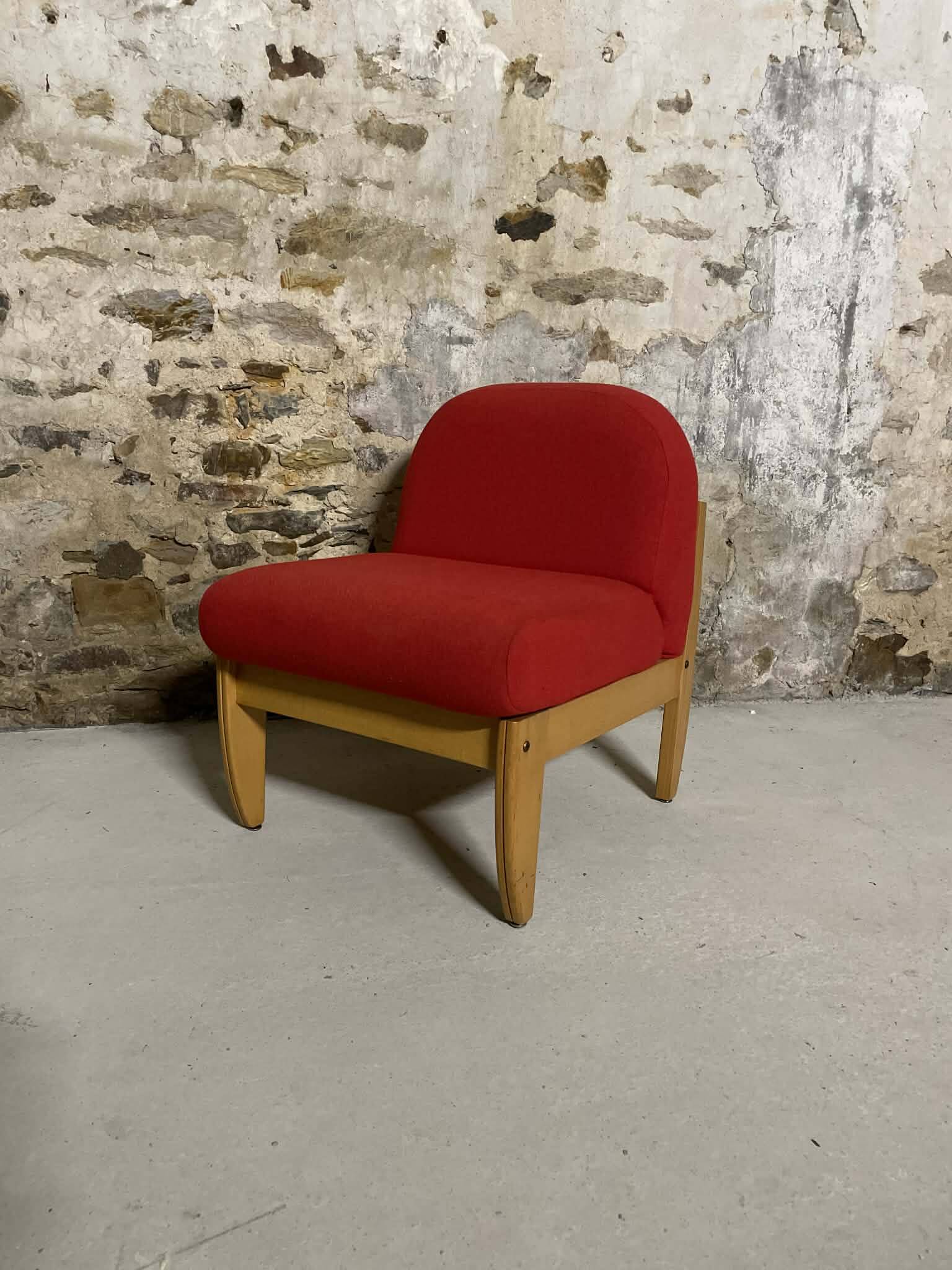 Chauffeuse vintage tissu rouge et bois clair