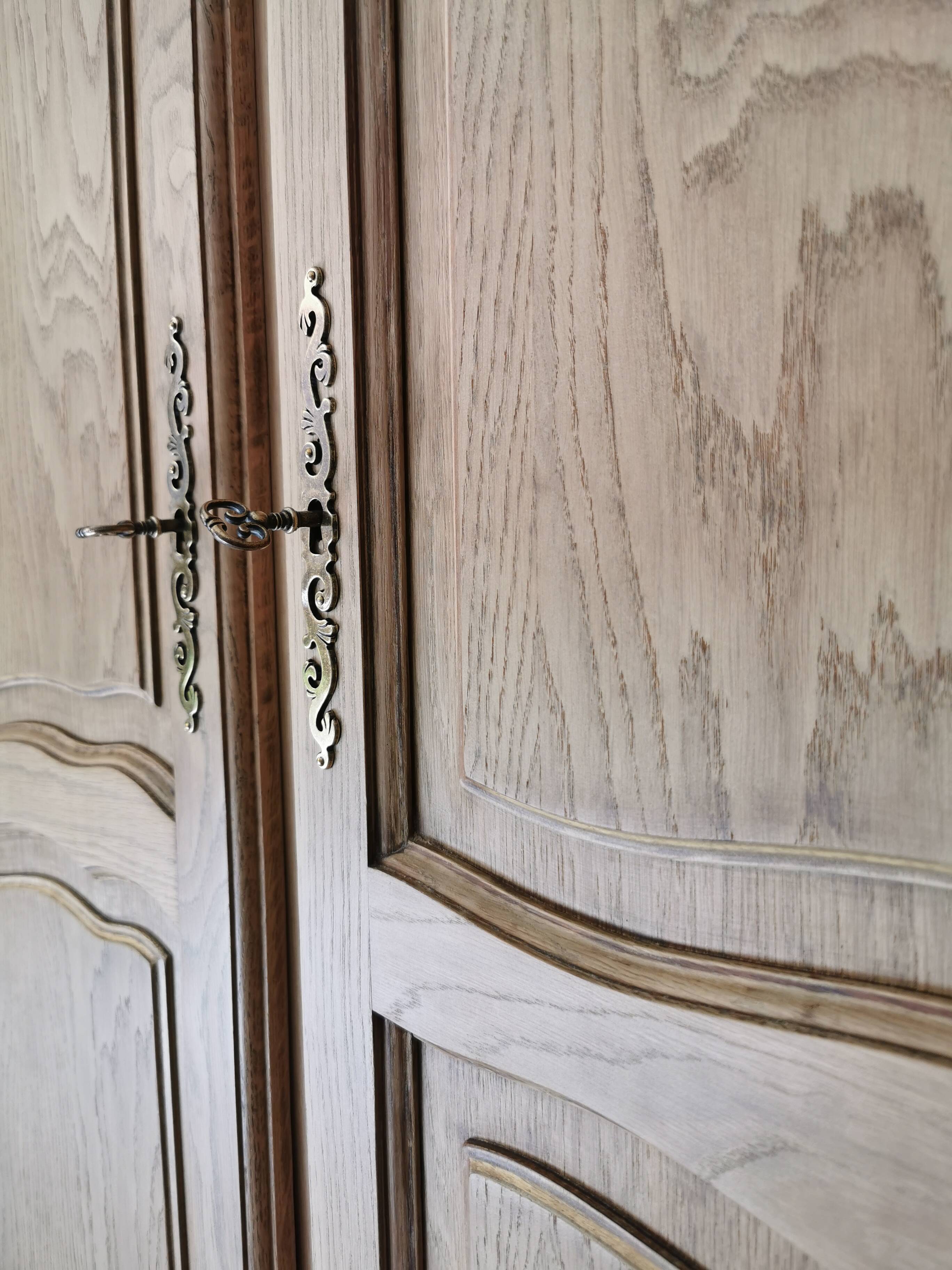 Antique wardrobe with 3 doors