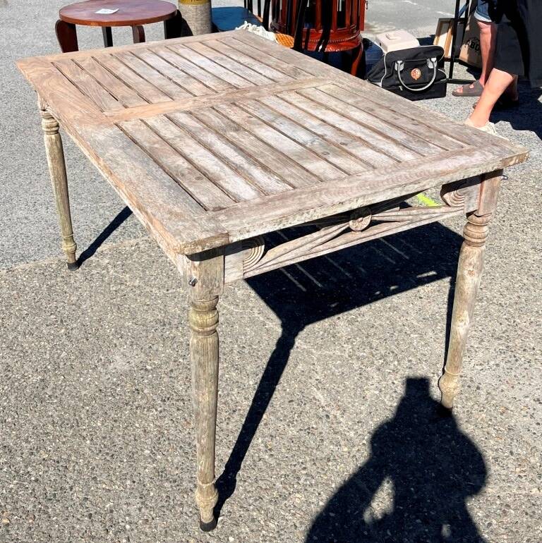 Table en teck pour terrasse et balcon