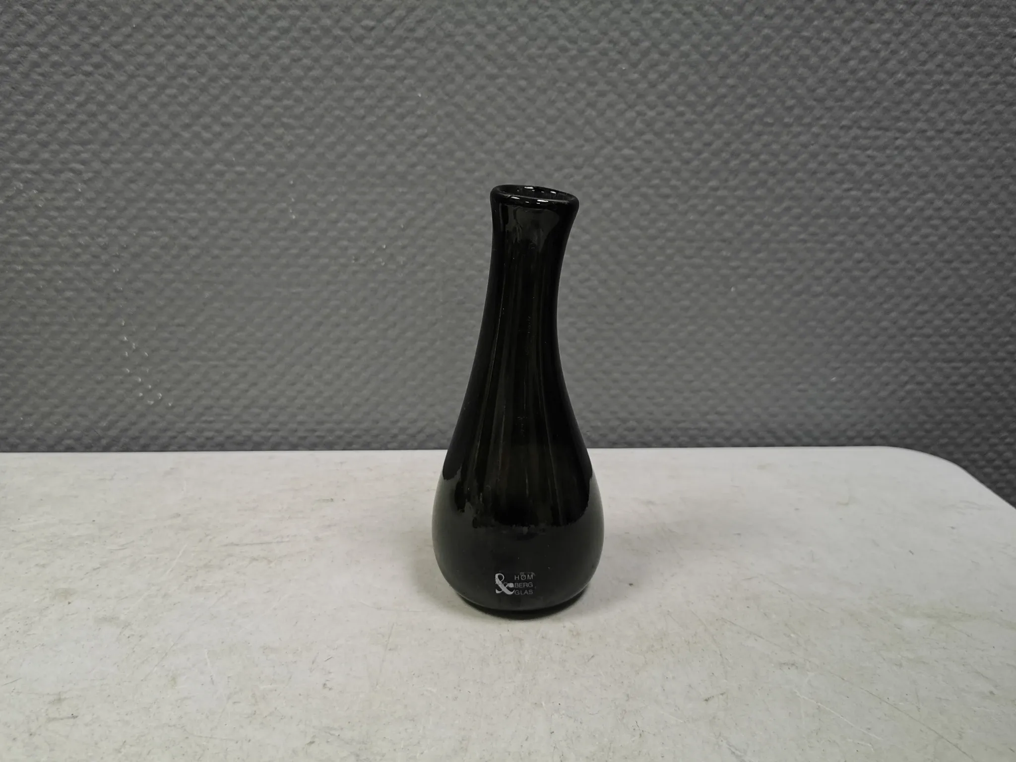 A unique vase in hand-blown glass with a hint of purple in the colour.