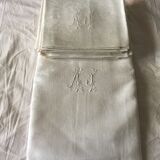 All tablecloth and napkins monogramee