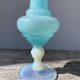 Vase romantique en opaline bleu