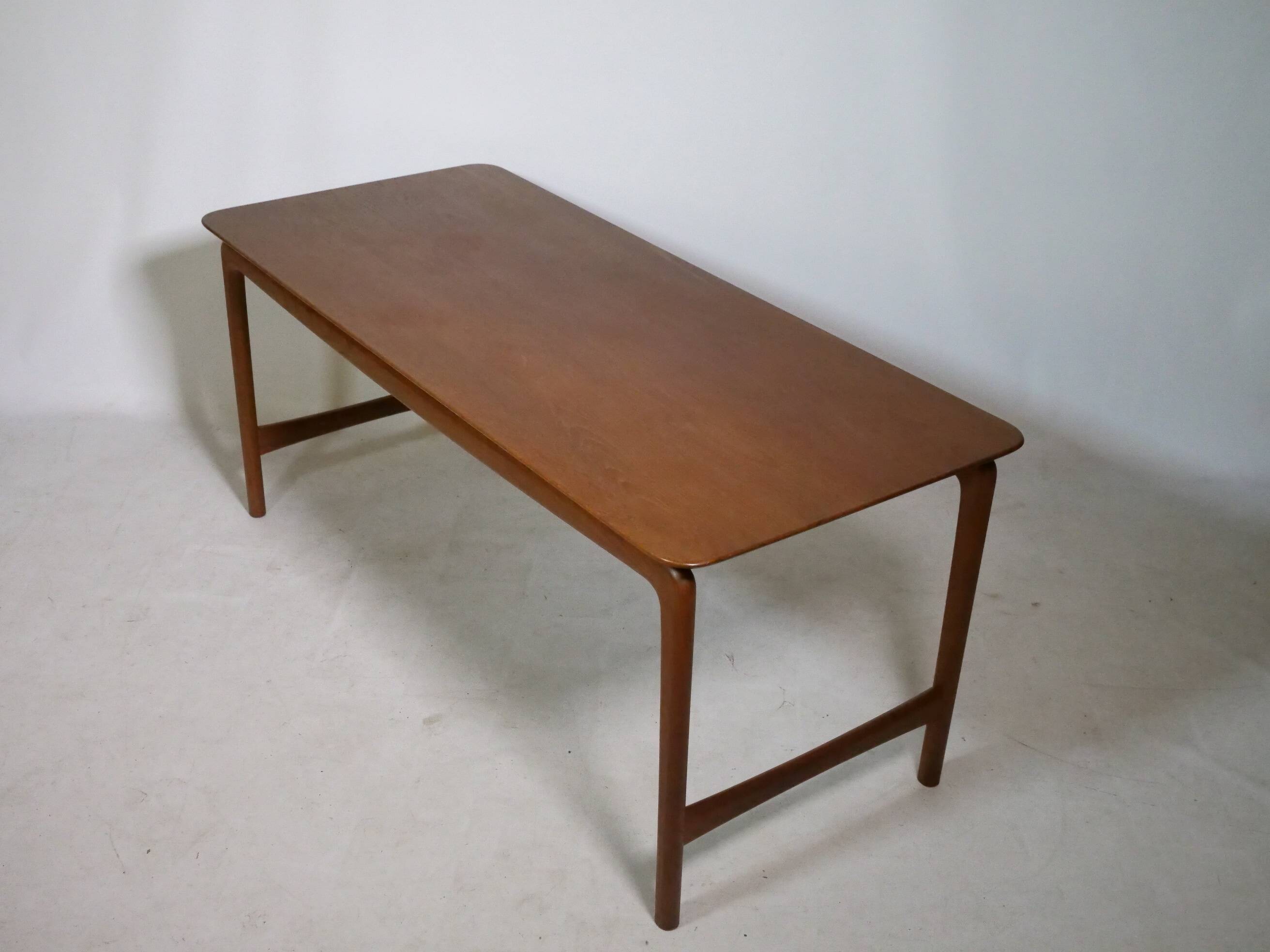 Table basse en teck de Peter Hvidt et Orla Mölgaard Nielsen, FD 15/54, années 1950