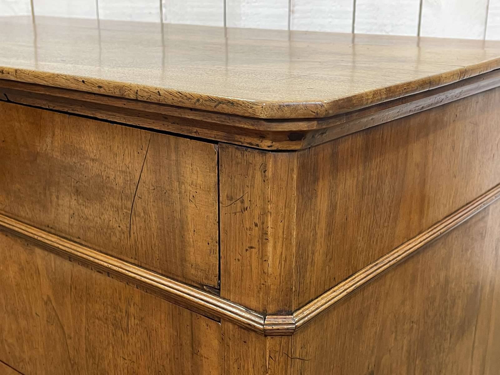 Commode Louis Philippe fin XIXème en noyer et sapin