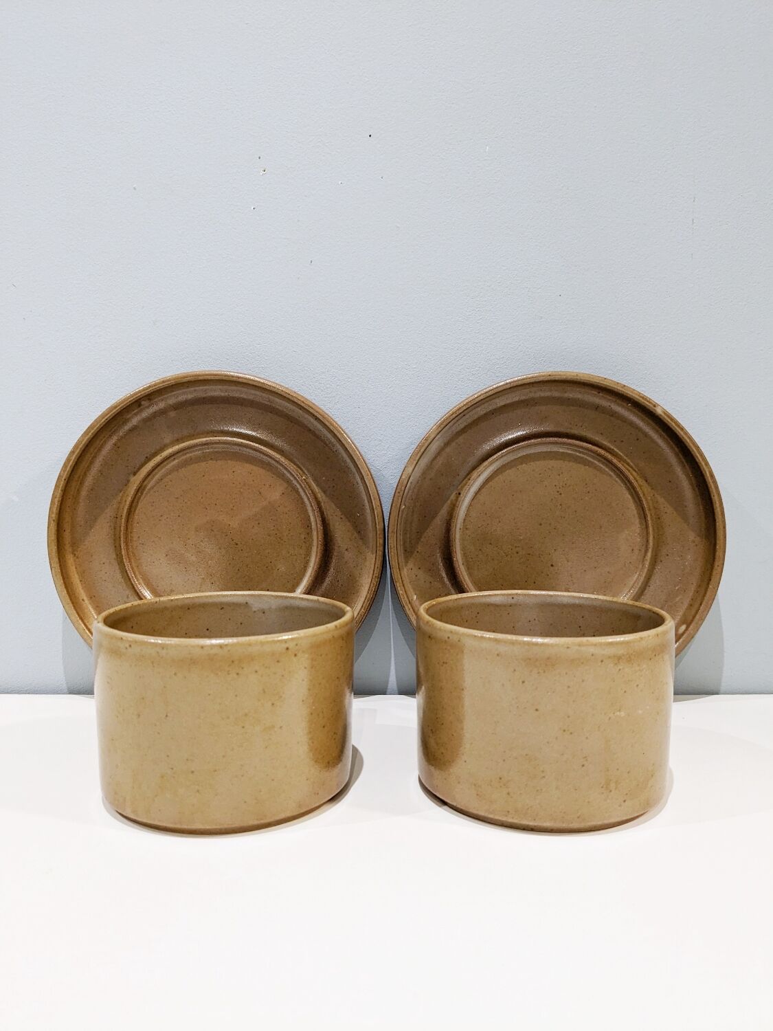2 vintage '70 tea cups and Brenne stoneware sub-cups. In perfect condition.