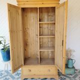 Armoire pin