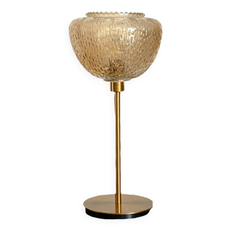 Table lamp with a vintage globe lampshade in gold glass