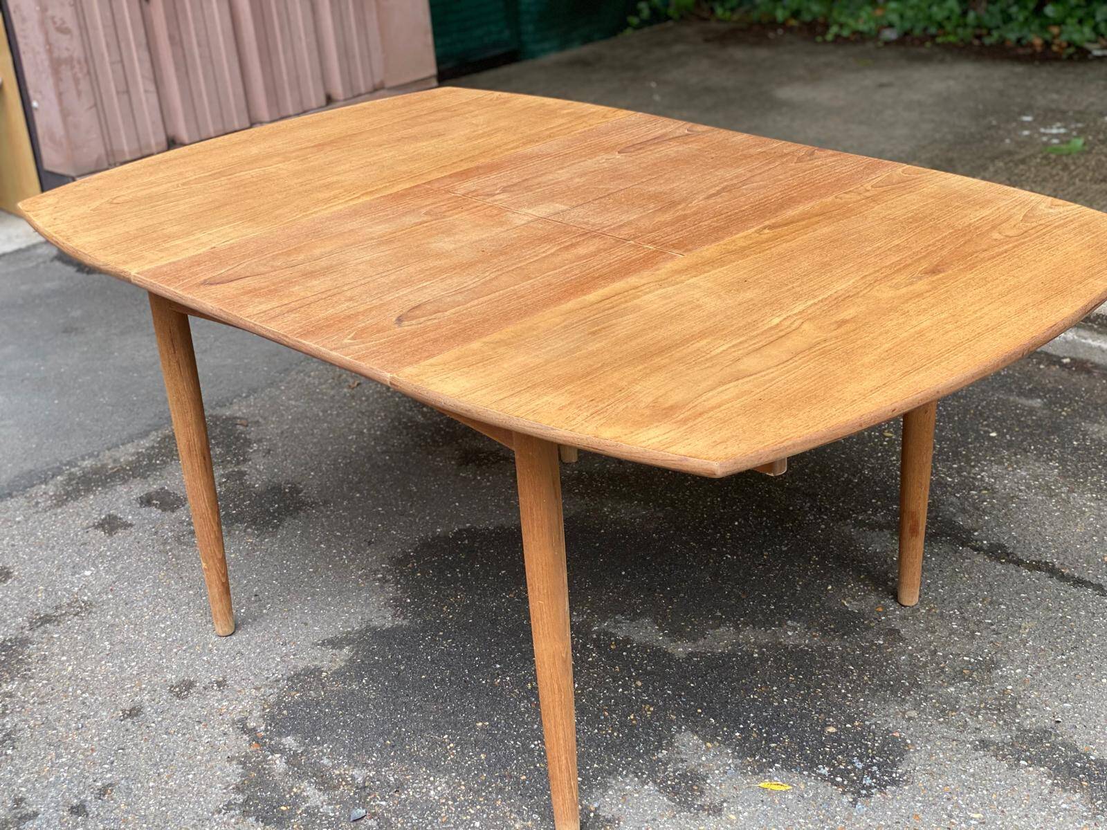 Renovated teak dining table Henry Rosengren Hansen Brande møbelindustri