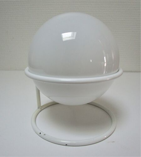 Lampe globe opaline sur cercles métal années 80