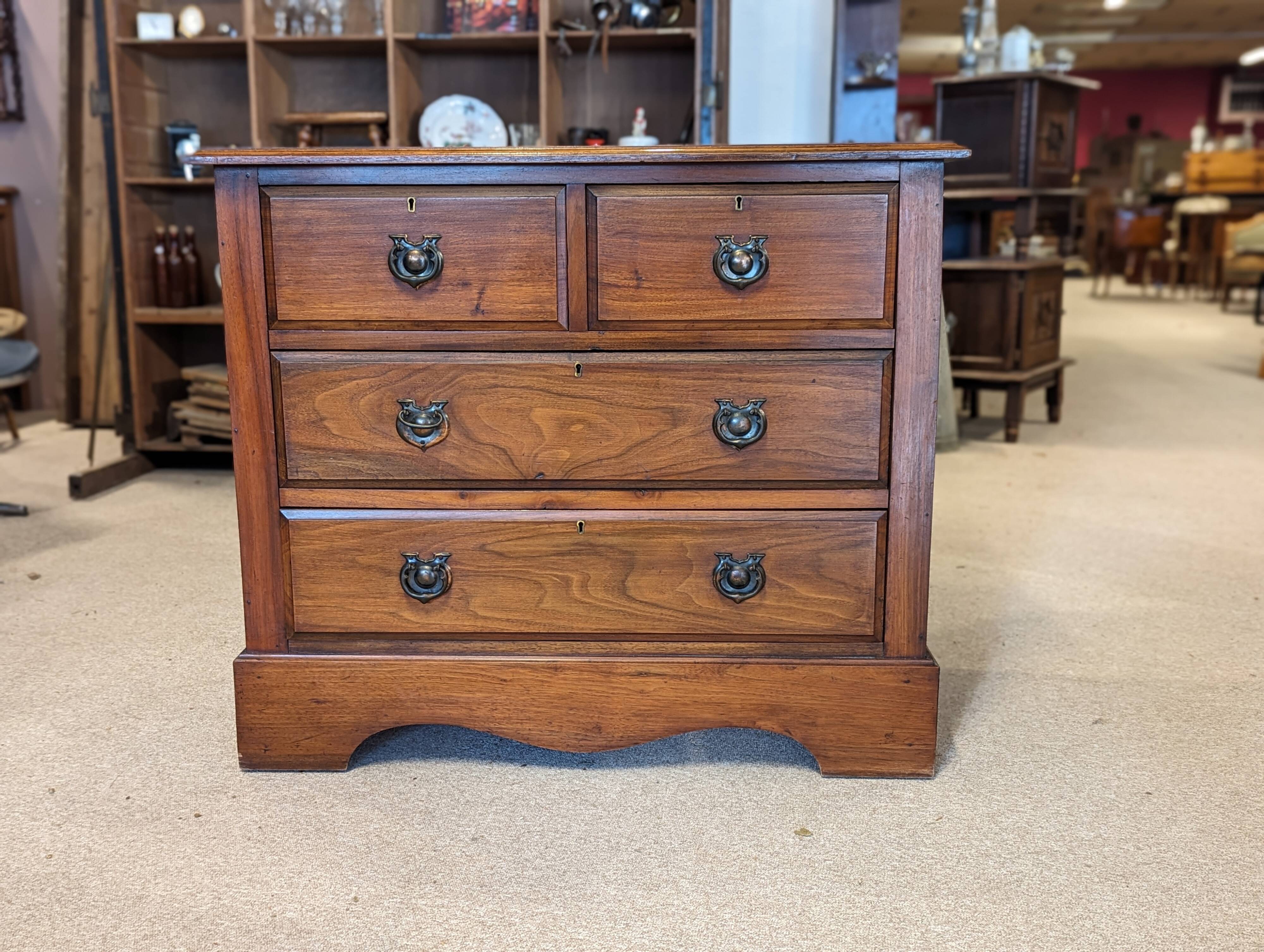 English mahogany chest of drawers