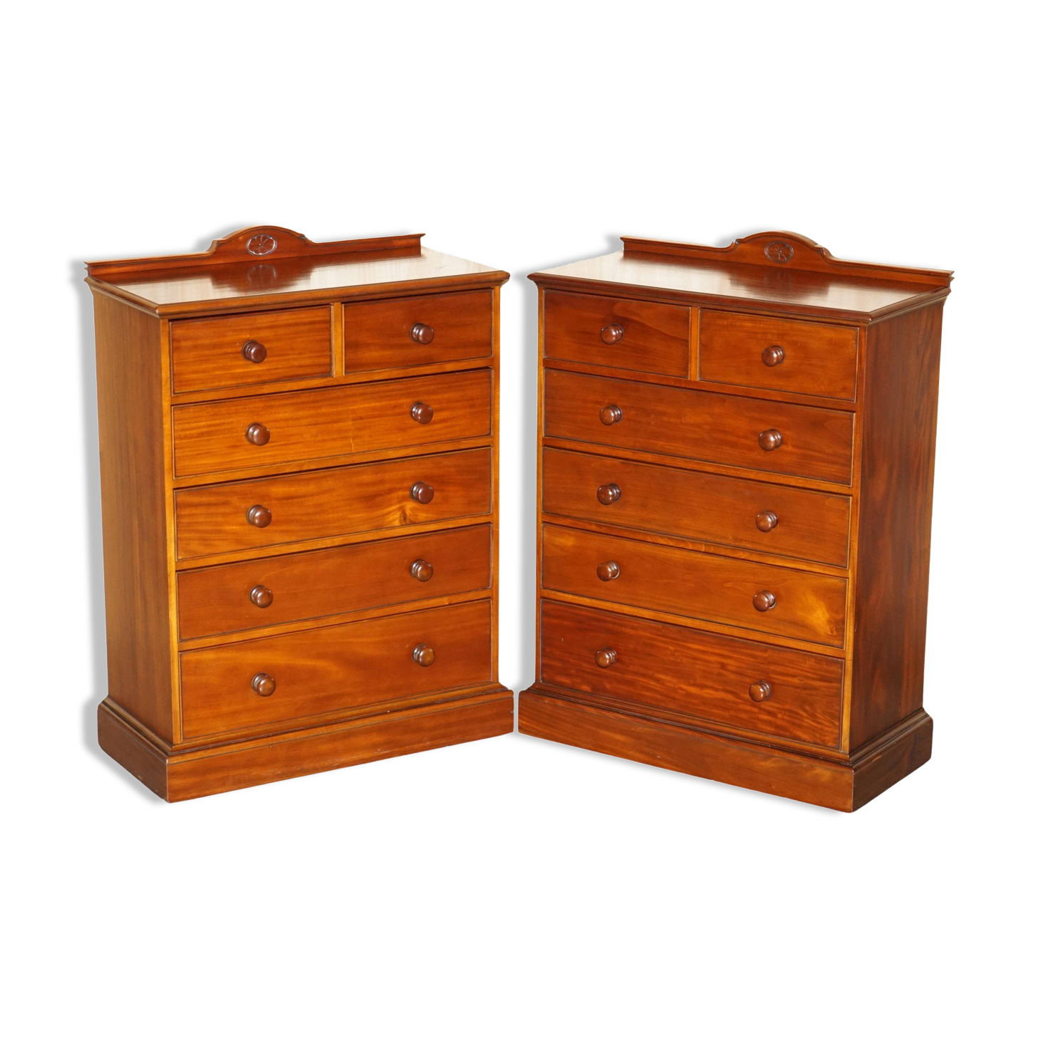 Paire de commodes vintage en acajou flammé