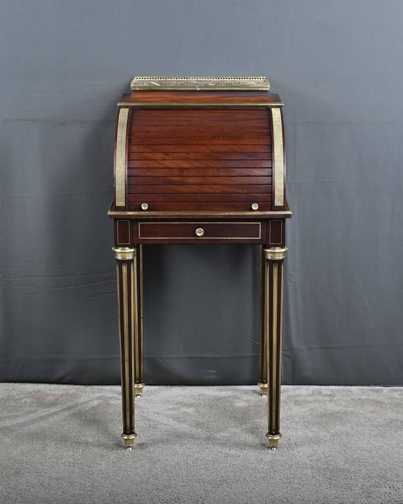 Small mahogany living room furniture, Louis XVI style – 2nd half of the 19th century.
