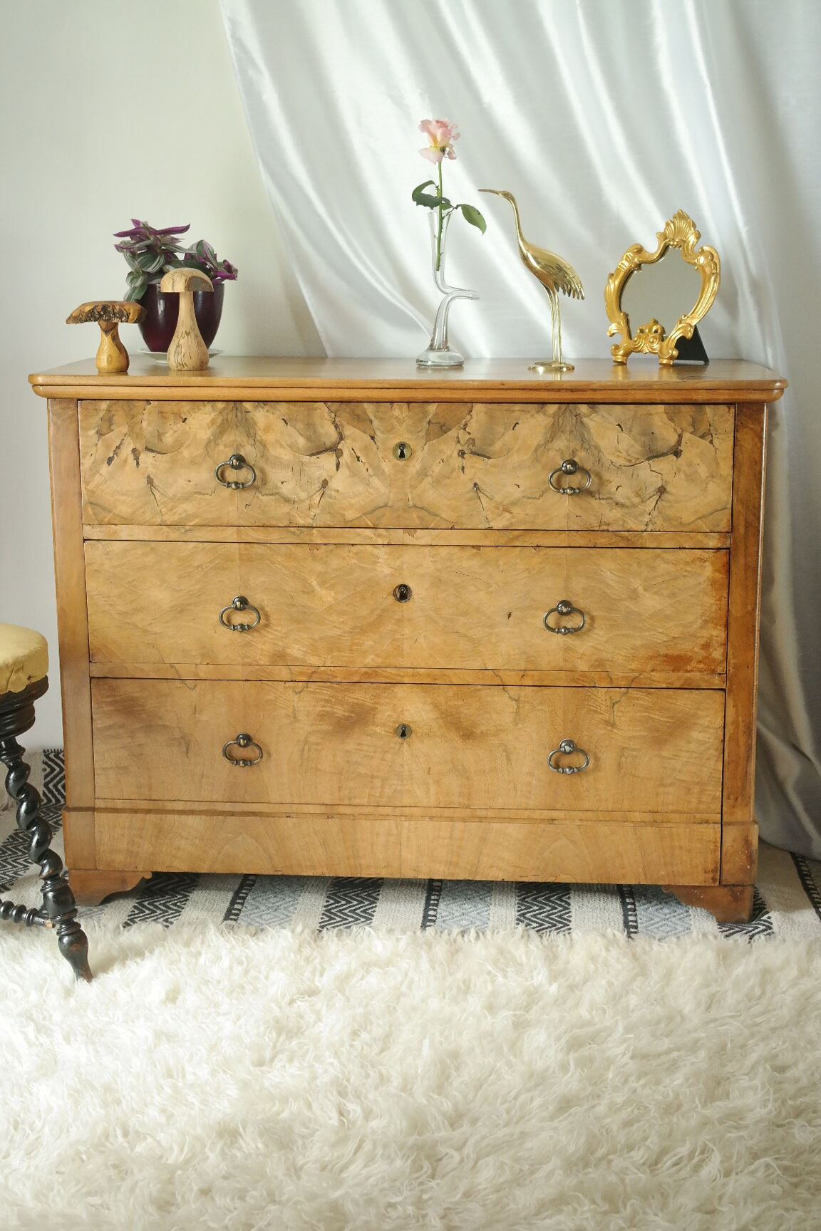 Louis Philippe style chest of drawers in light walnut, 20th century