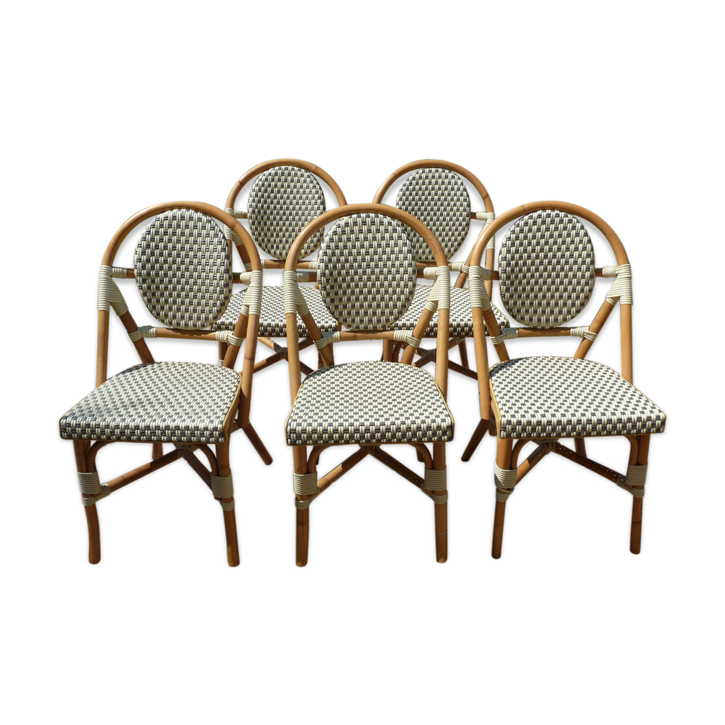 Chairs of terrace bistro type parisien in rattan et scoubidou