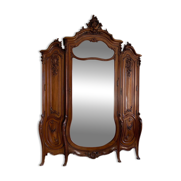 Armoire de style nrococo français