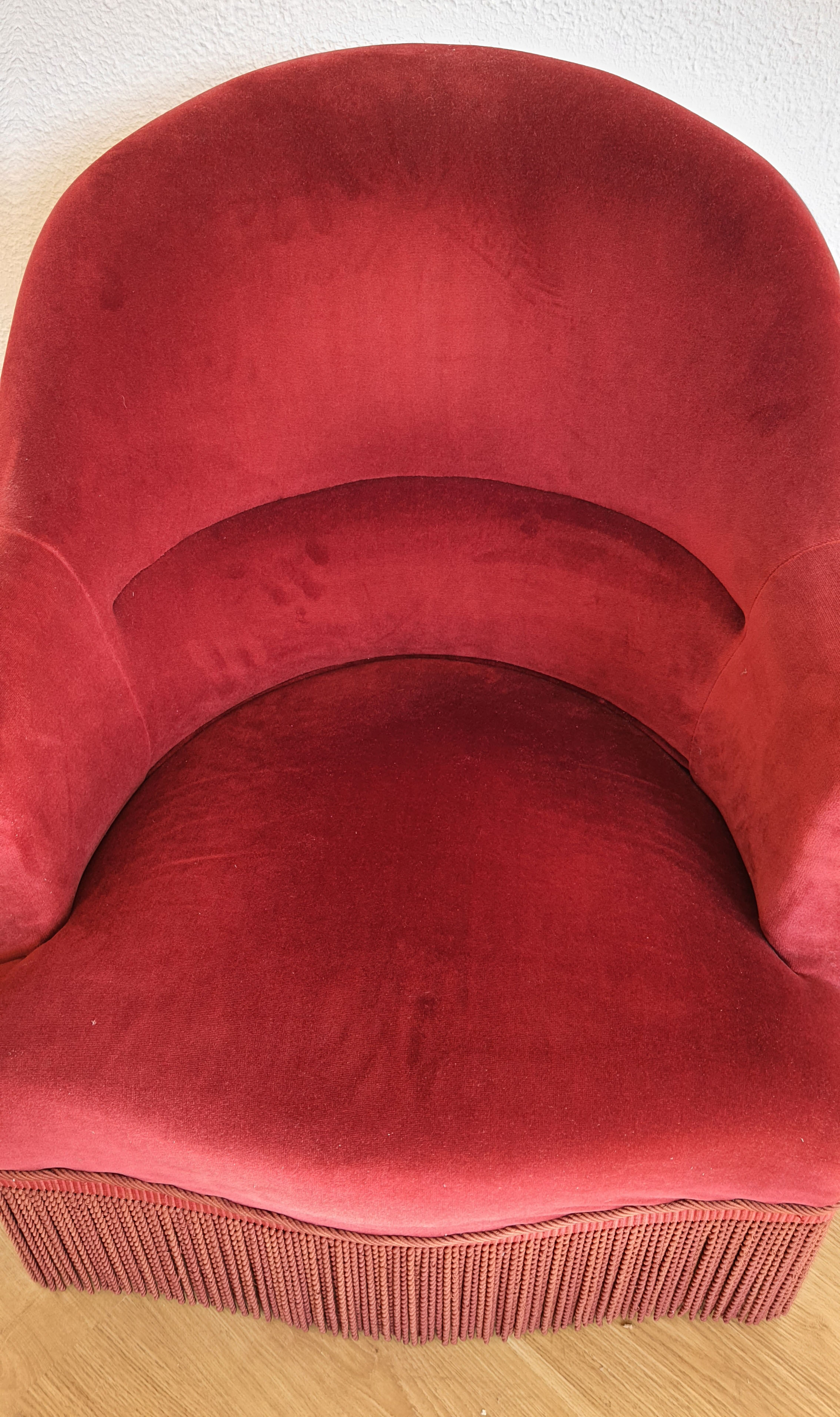 Fauteuil crapaud en velours rouge