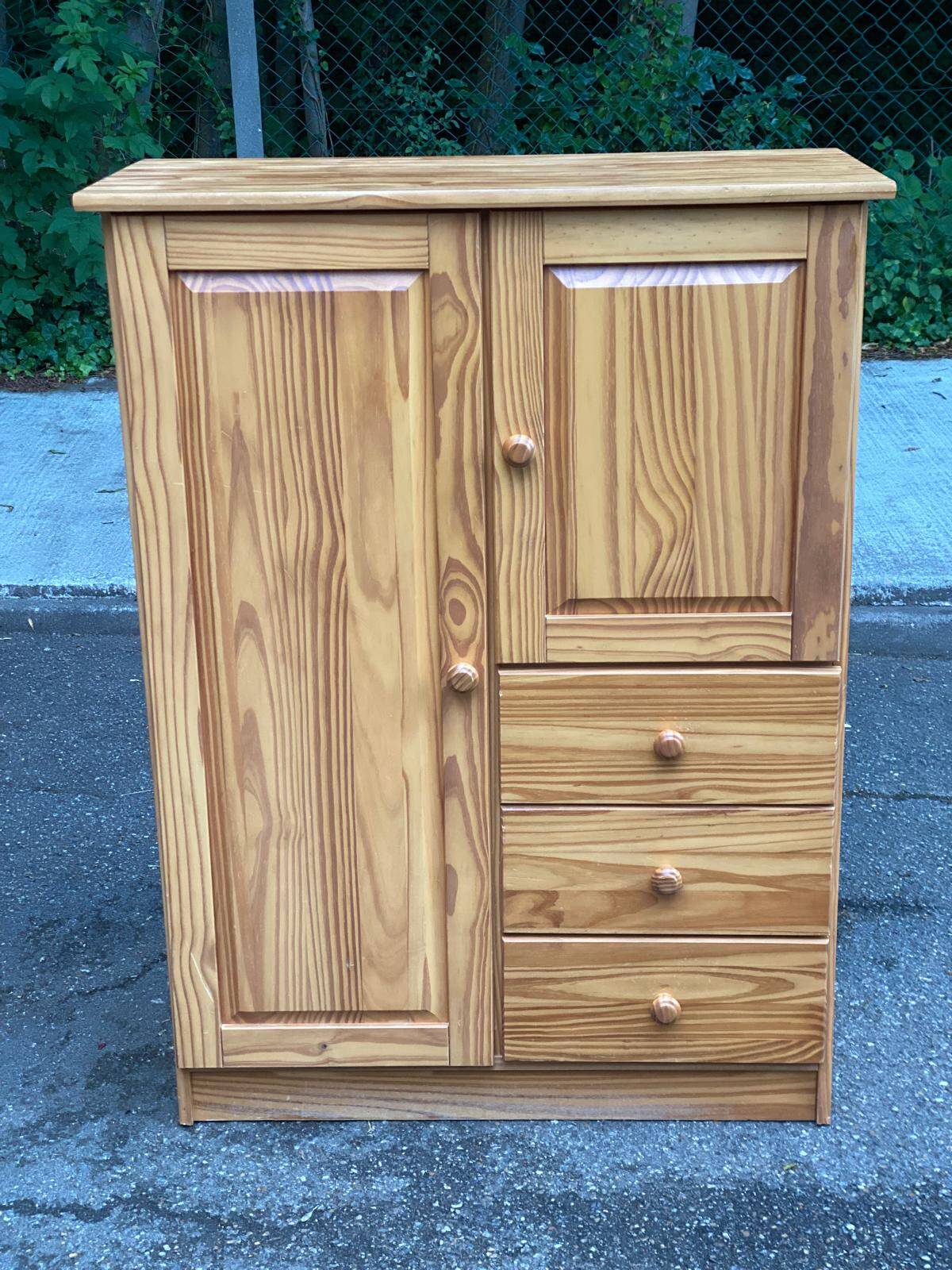 Vintage Scandinavian chest of drawers in solid pine from the 1980s.