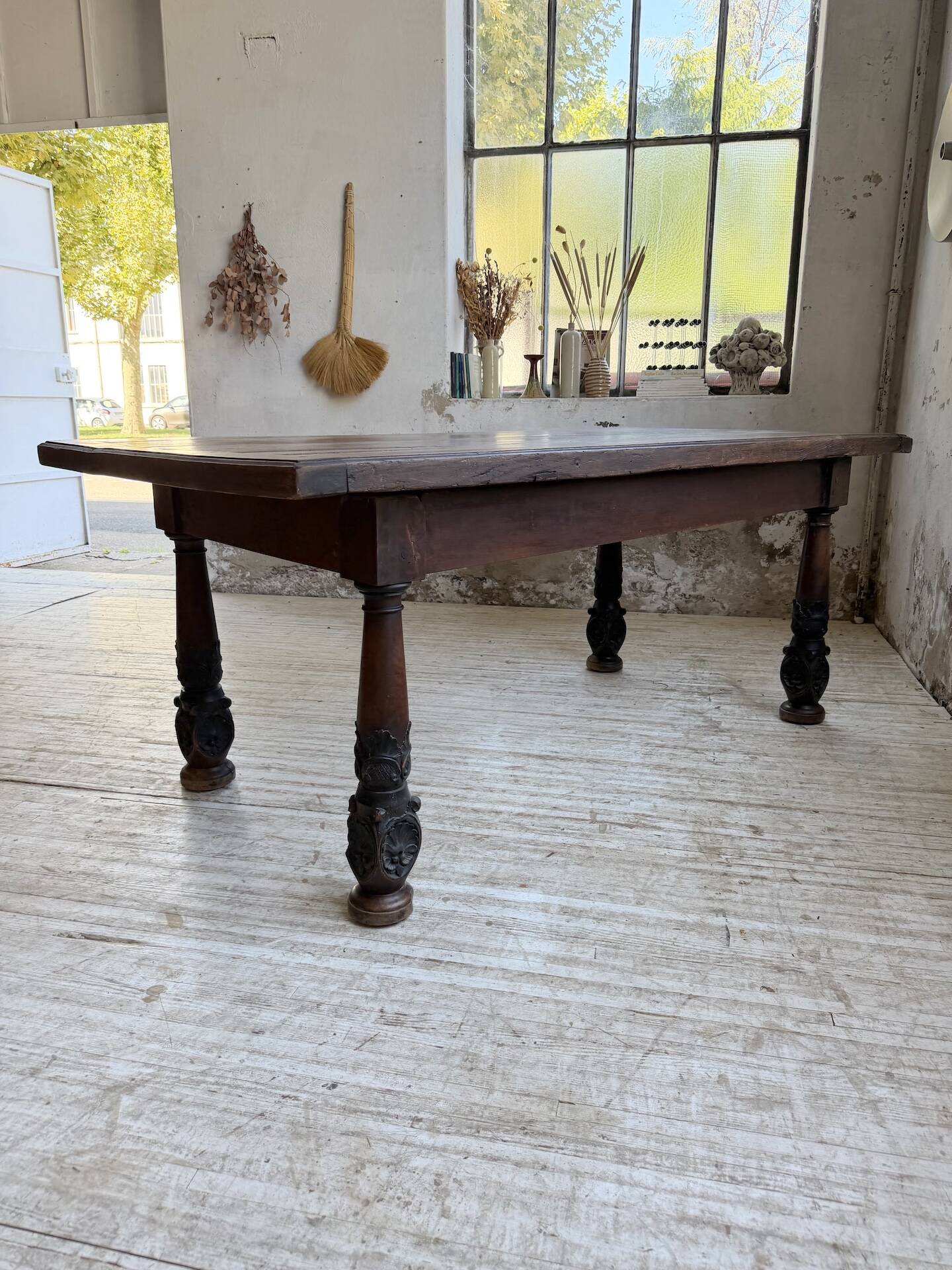 19th-century castle table, carved solid oak, 190cm.