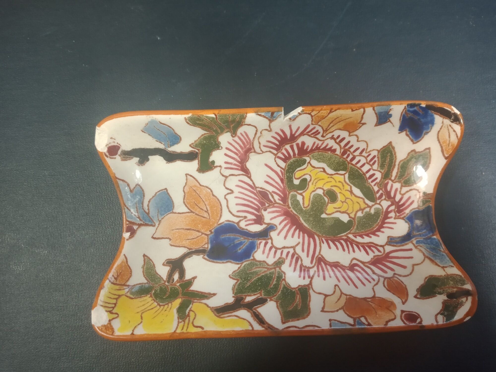 Empty pockets in Gien décor "Peony"