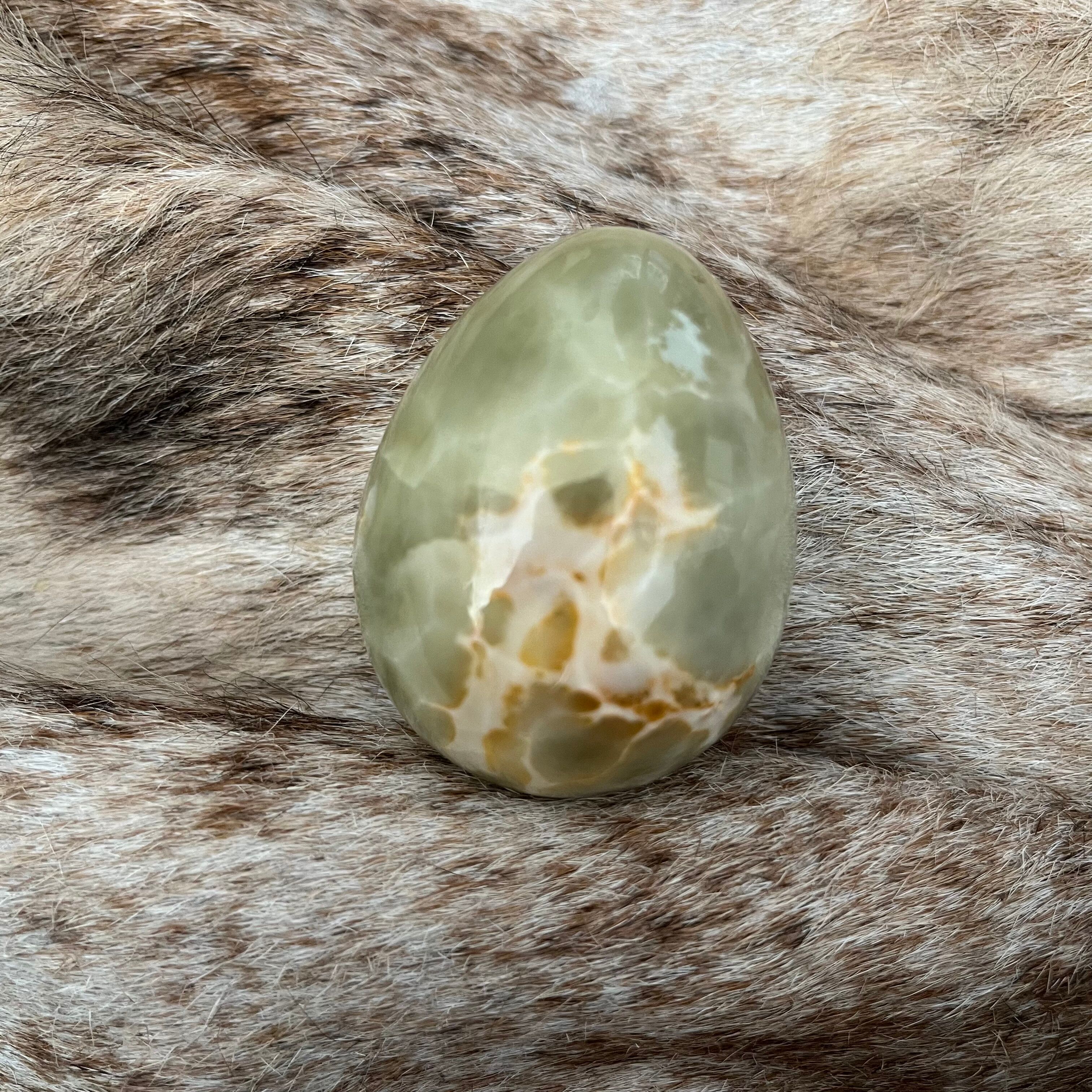 Vintage decorative egg in hand-polished opal Madagascar