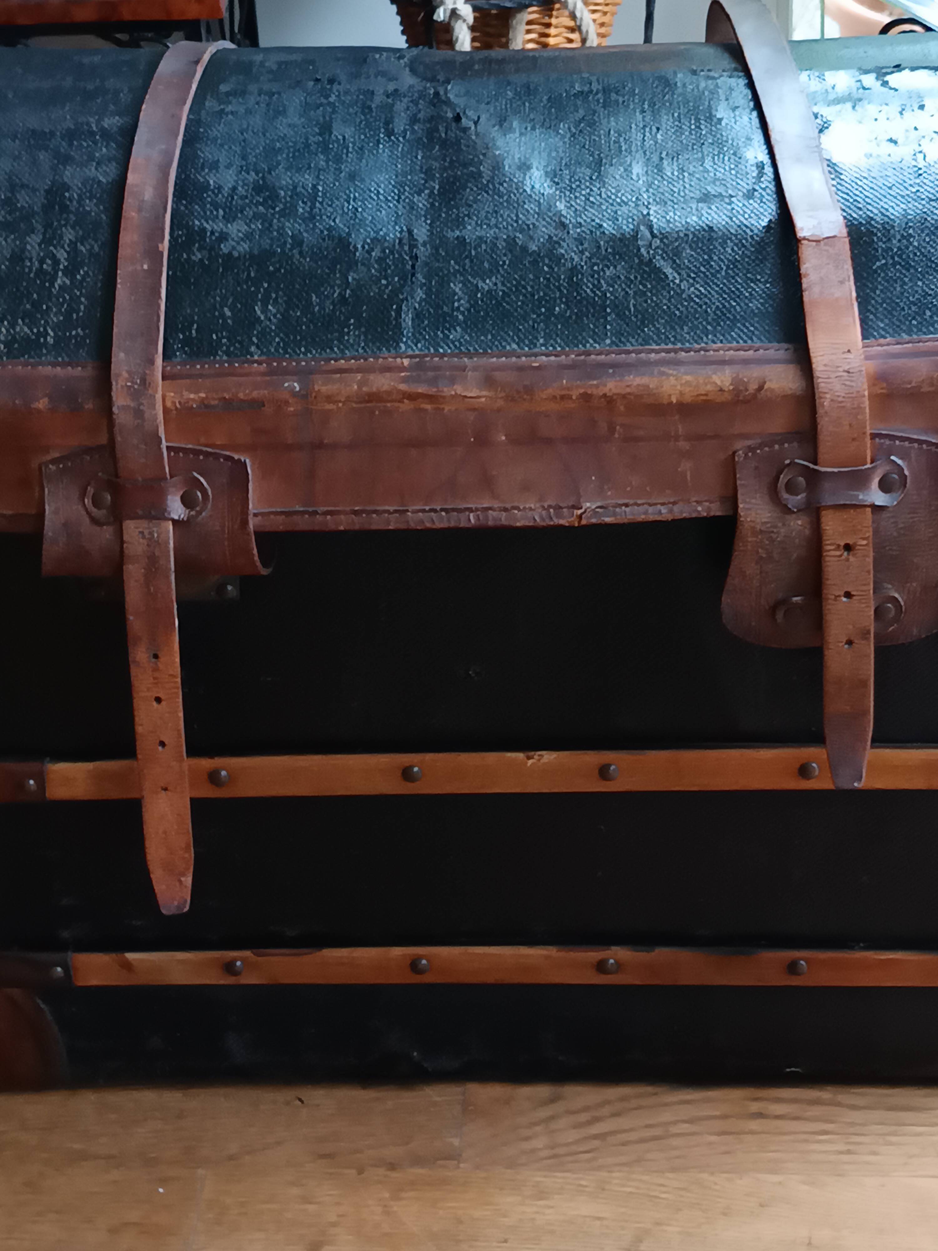 Curved travel trunk, Second Empire