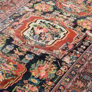 Antique Iranian oriental rug Bakhtiar Faradombeh: 3.37 X 2.13 meters. Early 20th century circa 1920/30